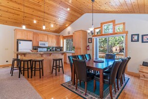 Dining - Cedar Chateau w/ Game Room & HOA Access! (Truckee)