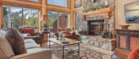 تلفزيون، مدفأة، مشغل دي في دي