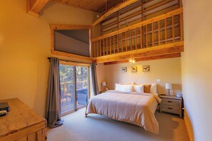 3 bedrooms, WiFi, bed sheets - Bearfoot Lodge | Near Fishing and Hiking (Truckee)