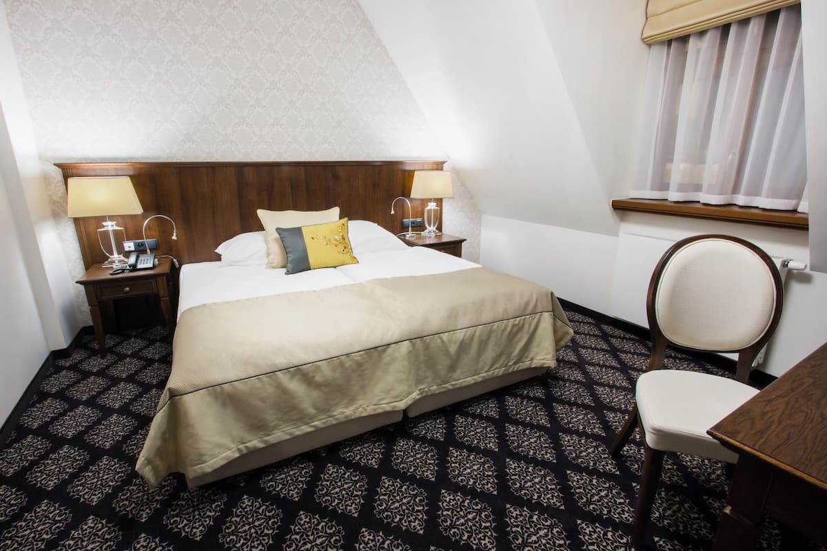 Double Room | 1 bedroom, minibar, desk, free WiFi