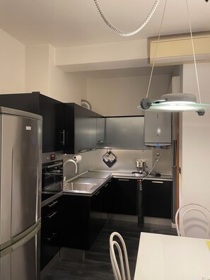 Réfrigérateur, four, plaque de cuisson, lave-vaisselle