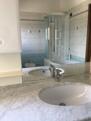 Hair dryer, bidet, towels, soap - Lofts with breathtaking views (Gorizia)