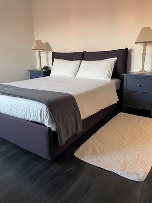 2 chambres, fer et planche à repasser, Wi-Fi, draps fournis