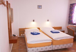 Basic Double or Twin Room, Garden View | In-room safe, desk, laptop workspace, iron/ironing board - Hotel Adler (Frick)