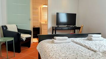 1 chambre, bureau, fer et planche Ă repasser, Wi-Fi