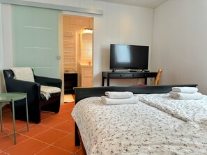 1 bedroom, desk, iron/ironing board, WiFi