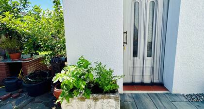 Charmante EG Wohnung mit Aircon, WLAN, Smart-TV im Grünen