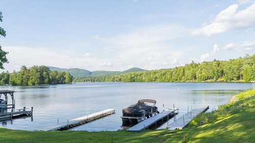 The Farmhouse-Charming 4-Bedroom House- Hot Tub- Lake Access with Dock Space