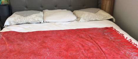 1 slaapkamer, een bureau, wifi, beddengoed