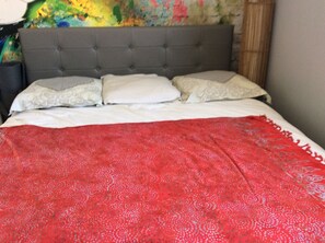 1 bedroom, desk, WiFi, bed sheets