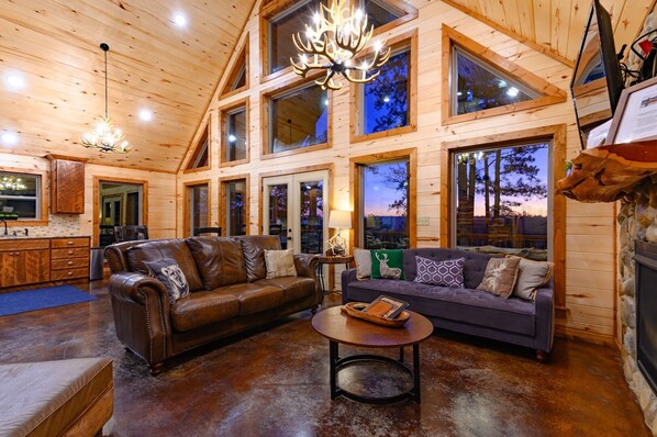 Smart-tv, een open haard, videospelletjes en een dvd-speler