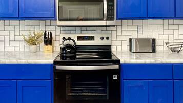 Frigorífic, microones, forn i placa de cuina