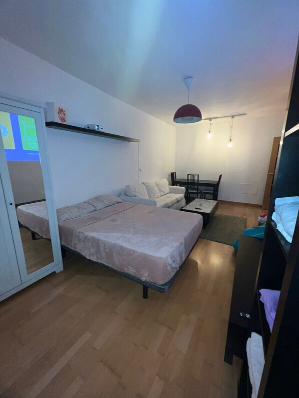 3 chambres, fer et planche Ă repasser, Wi-Fi, draps fournis