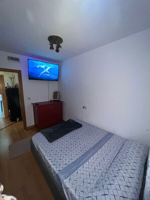 3 dormitorios, tabla de planchar con plancha, wifi y ropa de cama