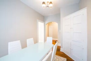 Dining - Chantilly Jewel (Charlotte)