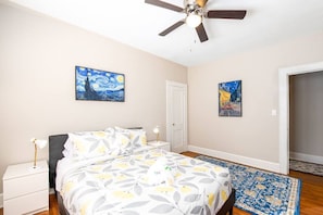 2 bedrooms, iron/ironing board, WiFi, bed sheets - Chantilly Jewel (Charlotte)