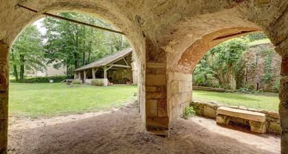 Charming manor house with pool and spa access