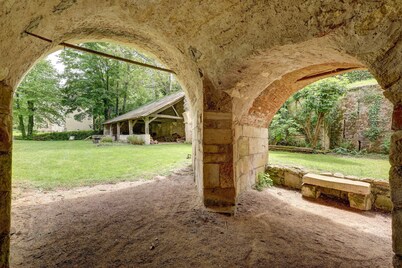 Charming manor house with pool and spa access