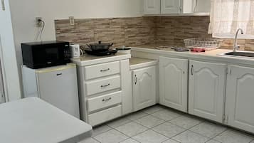 Singola Comfort, balcone, vista città | Cucina privata