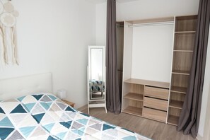 1 Schlafzimmer, BĂŒgeleisen/BĂŒgelbrett, Reisekinderbett, BettwĂ€sche