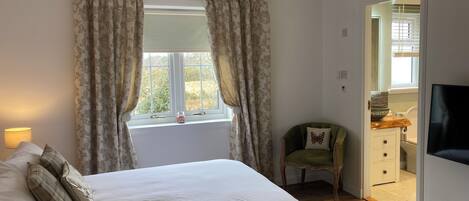 1 bedroom, desk, free WiFi, bed sheets