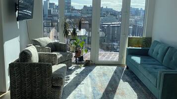 Smart-TV, Bücher, Stereoanlage, Drucker