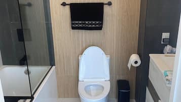 Articles de toilette écologiques, bidet, serviettes fournies, savon