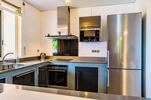 Fridge, microwave, oven, dishwasher