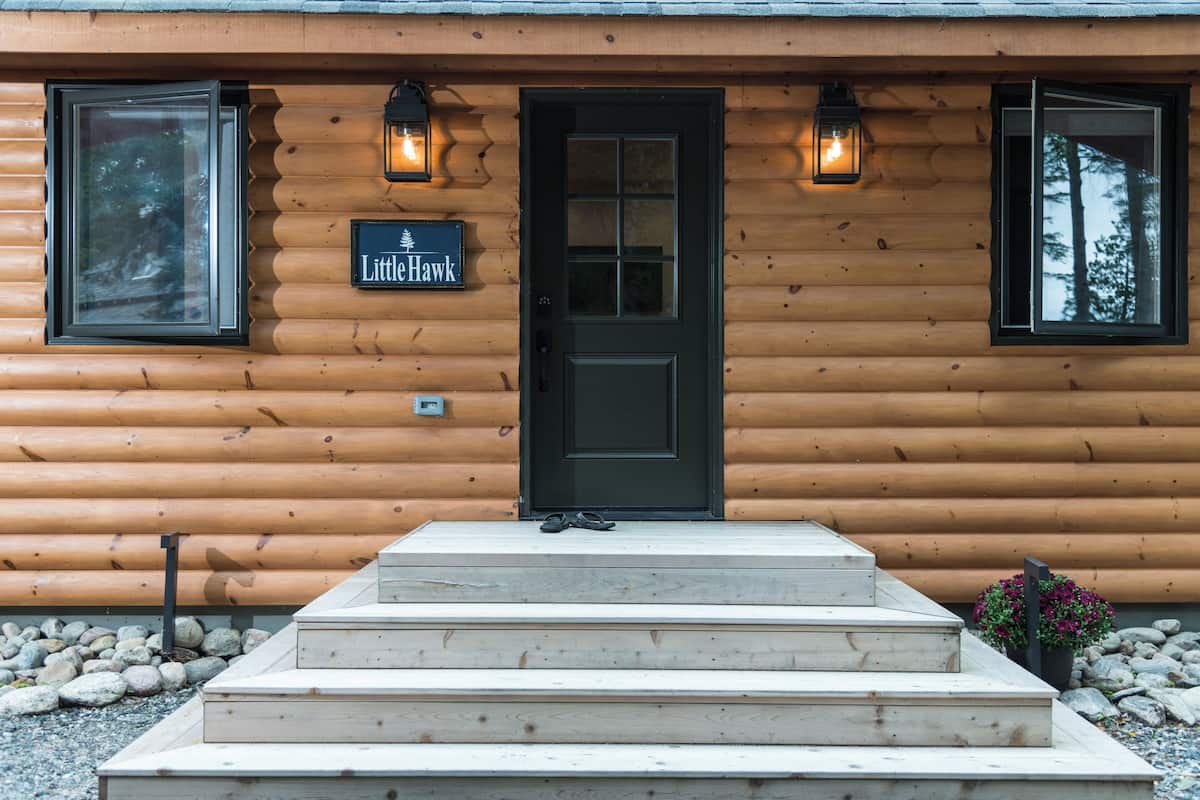Little Hawk Cabin | Egyptian cotton sheets, premium bedding, minibar (free items)