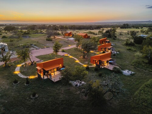 Luxury cabin in the center of the Texas Wine Country; large private porch w/hot tub, gas grill and fire pit; pet friendly