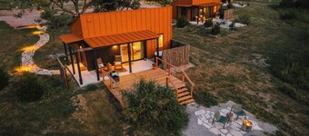 Luxury cabin in the center of the Texas Wine Country; large private porch w/hot tub, gas grill and fire pit; pet friendly