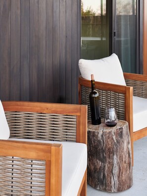 Property grounds - Luxury cabin in the center of the Texas Wine Country; large private porch w/hot tub, gas grill and fire pit; pet friendly (Stonewall)