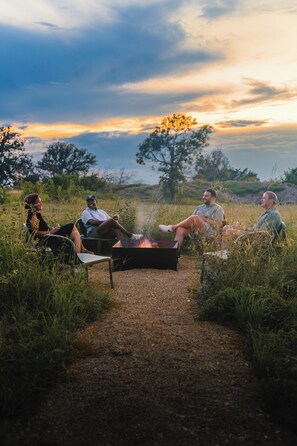 Property grounds - Luxury cabin in the center of the Texas Wine Country; large private porch w/hot tub, gas grill and fire pit; pet friendly (Stonewall)