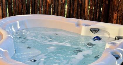 Luxury cabin in the center of the Texas Wine Country; large private porch w/hot tub, gas grill and fire pit; pet friendly