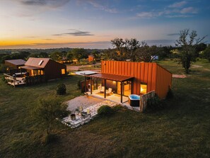 Exterior - Luxury cabin in the center of the Texas Wine Country; large private porch w/hot tub, gas grill and fire pit; pet friendly (Stonewall)