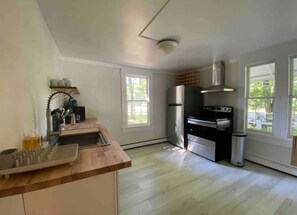 Fridge, microwave, oven, stovetop - Pet-friendly Cottage at Historic Millbrook Farm Estate (Millbrook)