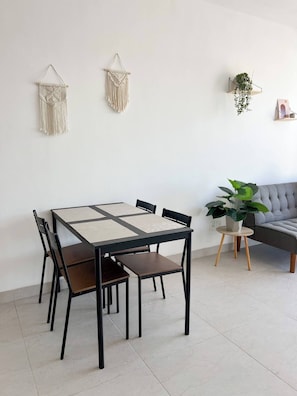3 bedrooms, iron/ironing board, free WiFi