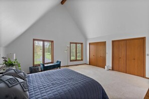 4 bedrooms, desk, free WiFi, bed sheets