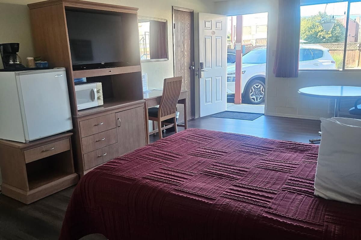 Standard Room, 1 Queen Bed | 2 bedrooms, premium bedding, desk, laptop workspace
