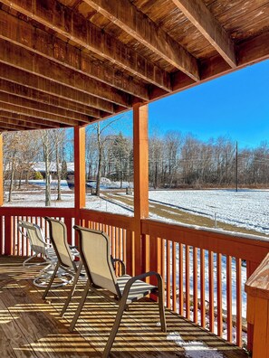 Property grounds - Lake Ariel Winter Getaway: KING Bed, Fireplace, Wood Burning Sauna, Skiing Views (Lake Ariel)