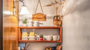 Espressomaschine, Wasserkocher mit Kaffee-/Teezubehör, Wasserkocher