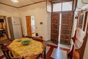 Apartment | Living area | 32-inch TV with cable channels - Casa Lanzara - Dimora Storica nel Cuore del Pollino (Morano Calabro)