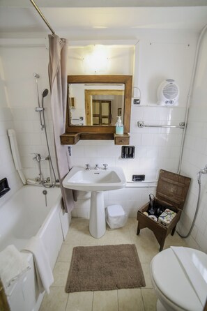 شقة | حمام | مجففات شعر، مناشف، صابون، شامبو