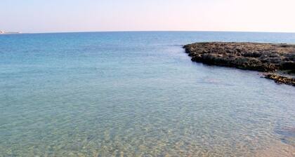 A FEW METERS FROM THE SEA basement apartment up to 6 seats very close to the sea