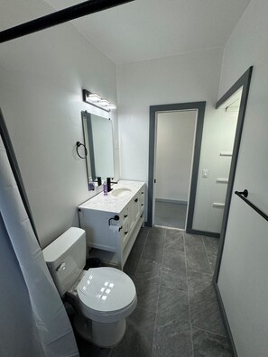 Towels, soap, shampoo, toilet paper