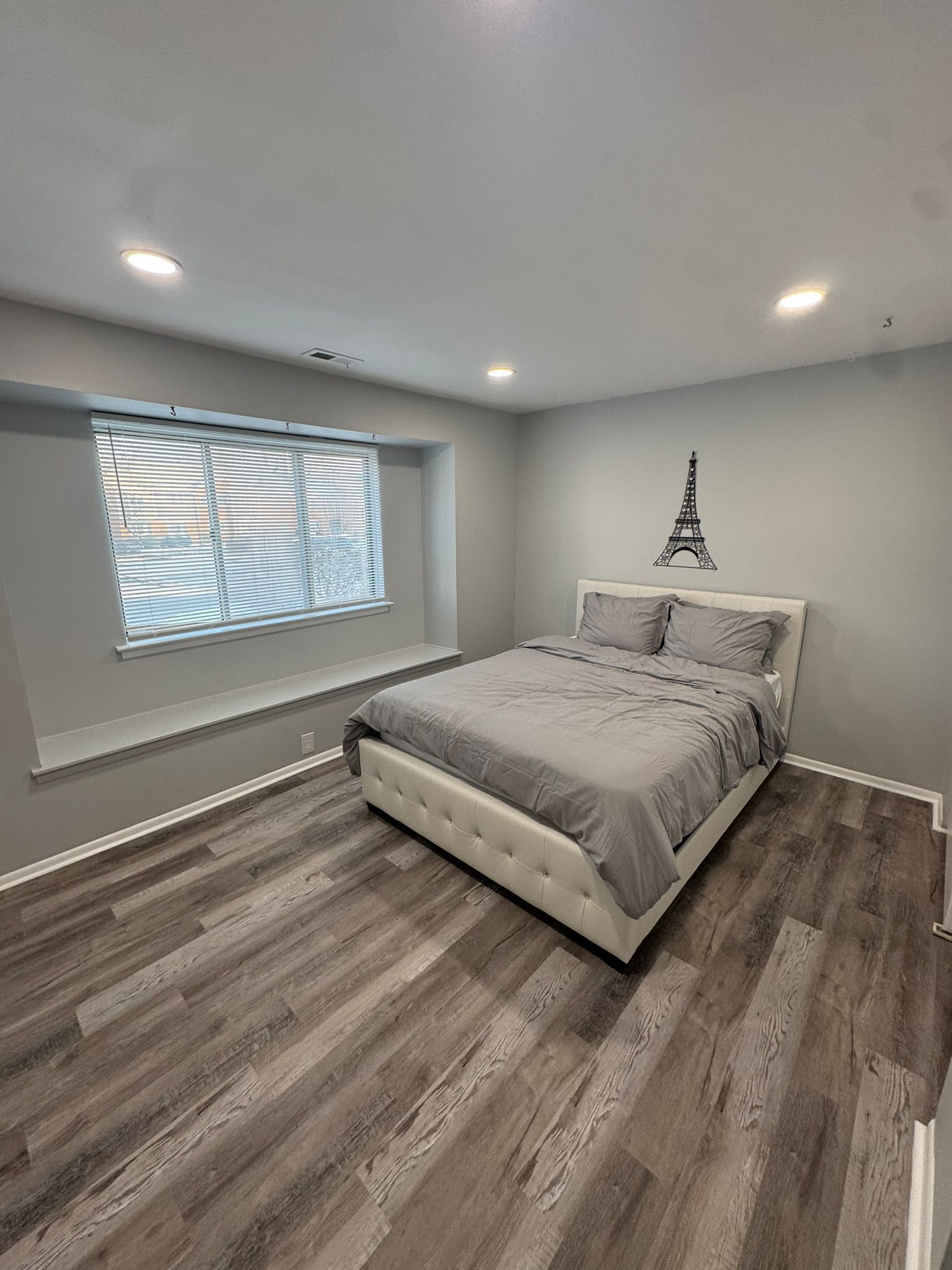 2 habitaciones, tabla de planchar con plancha, wifi y ropa de cama 