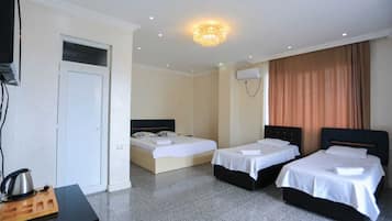 Quadruple Room, Garden View | Soundproofing, free WiFi