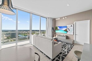 50-inch flat-screen TV with digital channels - 2BR Ocean Penthouse: Private Terrace & Hot Tub (Hollywood)