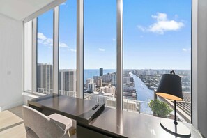 Kondominium, Beberapa Tempat Tidur, hot tub, pemandangan samudra (Unparalleled Atlantic Penthouse) | Interior