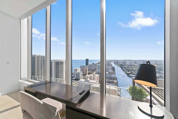 Appartement, meerdere bedden, hot tub, uitzicht op oceaan (Unparalleled Atlantic Penthouse) | Interieur